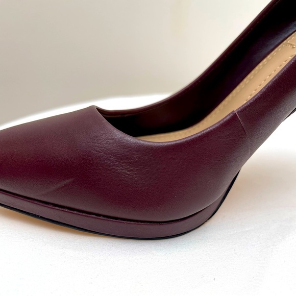 BCBGMAXAZRIA- Donovan Leather Pump, Color- Bordeaux, Size 7, Gently Used - Picture 8 of 12
